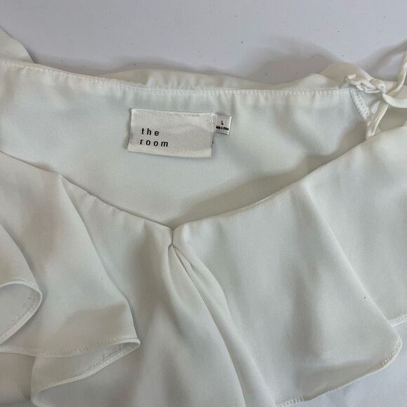 The Room| Cascading| Ruffle| Cold shoulder| Lightweight| large - Picture 11 of 15